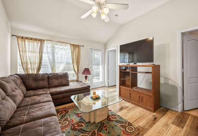 1905 Sharpsbury Drive, Euless, TX 76040