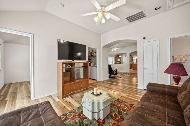 1905 Sharpsbury Drive, Euless, TX 76040