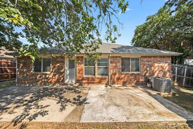 1905 Sharpsbury Drive, Euless, TX 76040