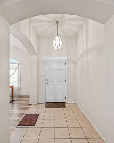 1905 Sharpsbury Drive, Euless, TX 76040