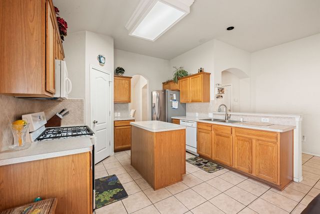 1905 Sharpsbury Drive, Euless, TX 76040