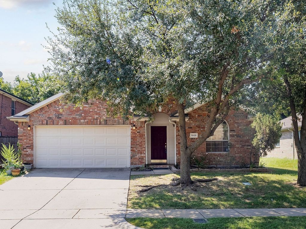 1905 Sharpsbury Drive, Euless, TX 76040