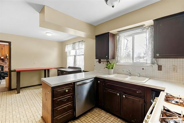 5189 Otsego Street, Burton, MI 48509