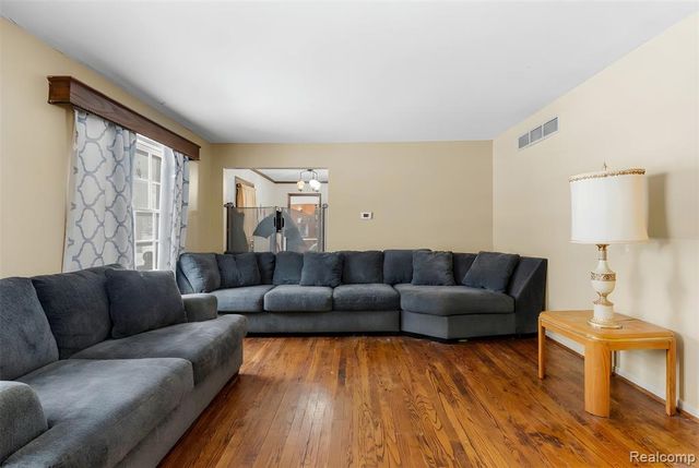 5189 Otsego Street, Burton, MI 48509