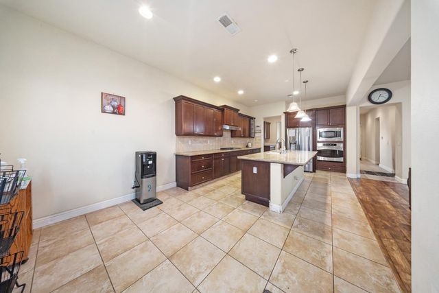 6348 W Portals Avenue, Fresno, CA 93723