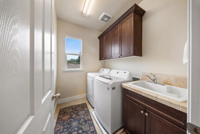 6348 W Portals Avenue, Fresno, CA 93723