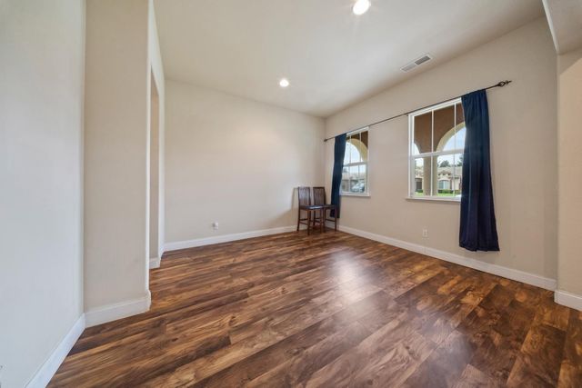 6348 W Portals Avenue, Fresno, CA 93723