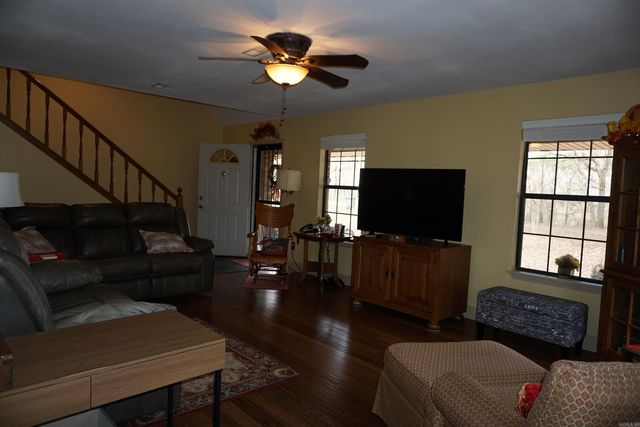 20686 Distress Creek Rd, Harrisburg, AR 72432