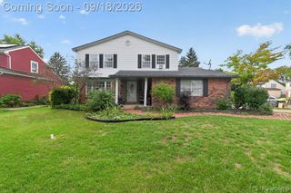 24587 Kings Pointe, Novi, MI 48375