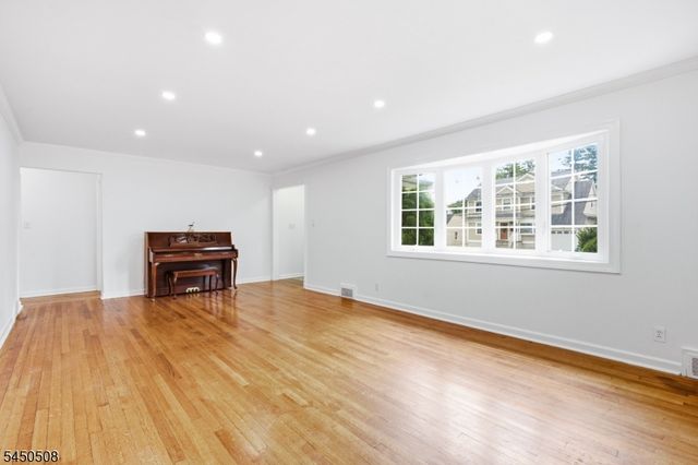 28 Kenz Ter, West Orange Twp., NJ 07052