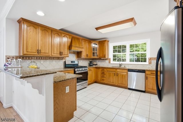 28 Kenz Ter, West Orange Twp., NJ 07052