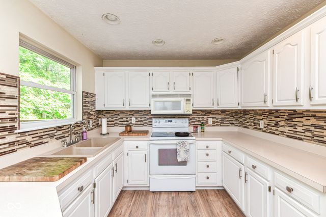 4257 W Summerhaven Drive, New Palestine, IN 46163