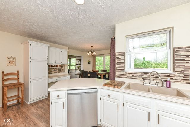 4257 W Summerhaven Drive, New Palestine, IN 46163