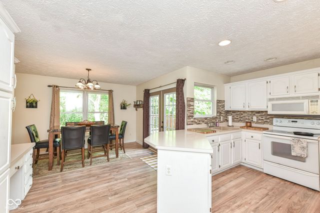 4257 W Summerhaven Drive, New Palestine, IN 46163
