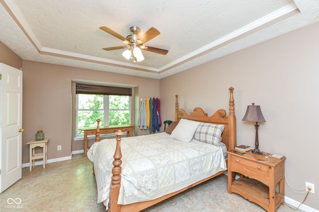4257 W Summerhaven Drive, New Palestine, IN 46163