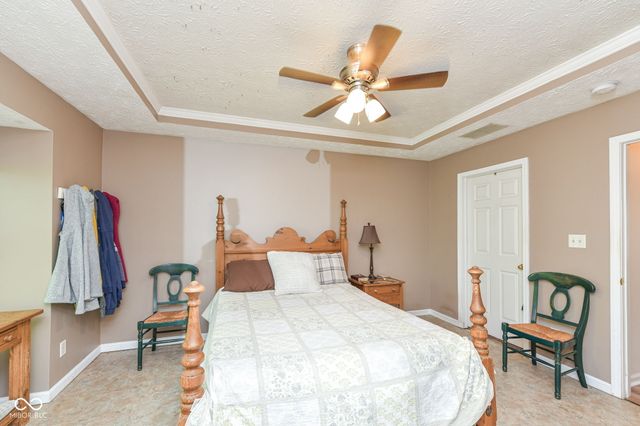 4257 W Summerhaven Drive, New Palestine, IN 46163