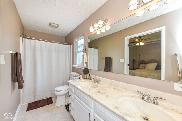 4257 W Summerhaven Drive, New Palestine, IN 46163