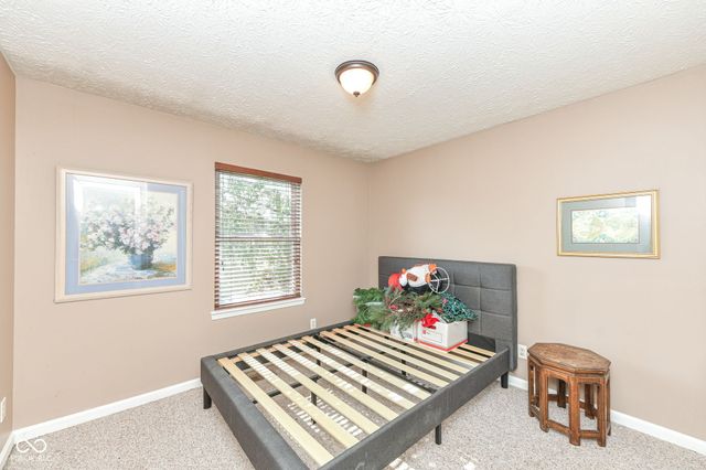 4257 W Summerhaven Drive, New Palestine, IN 46163