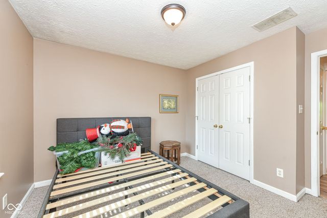 4257 W Summerhaven Drive, New Palestine, IN 46163