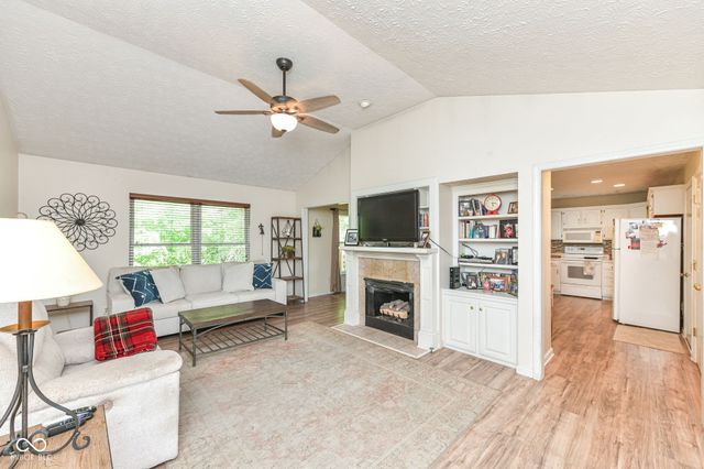 4257 W Summerhaven Drive, New Palestine, IN 46163