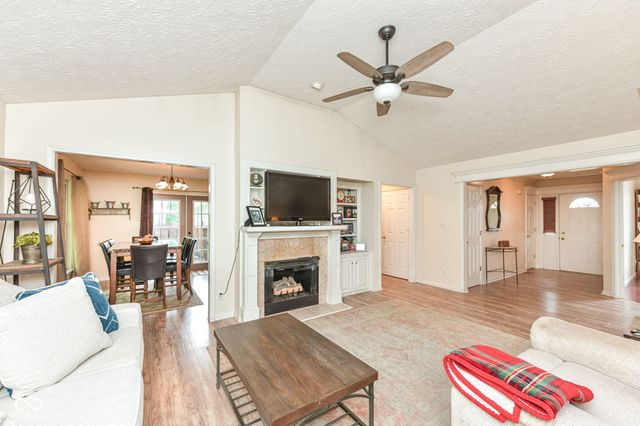 4257 W Summerhaven Drive, New Palestine, IN 46163