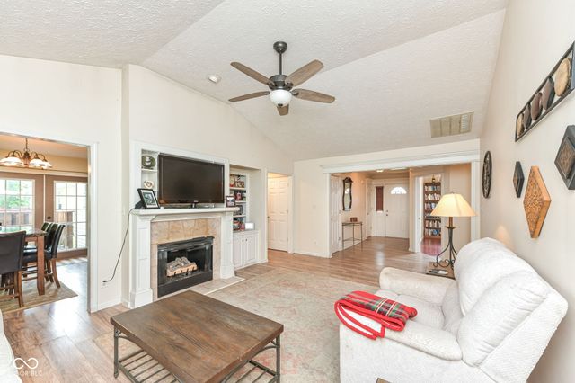 4257 W Summerhaven Drive, New Palestine, IN 46163