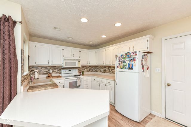 4257 W Summerhaven Drive, New Palestine, IN 46163