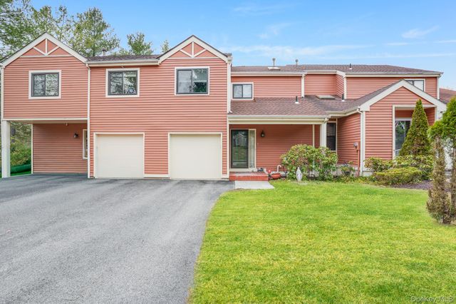 4 Meadow Way, Hopewell Junction, NY 12533