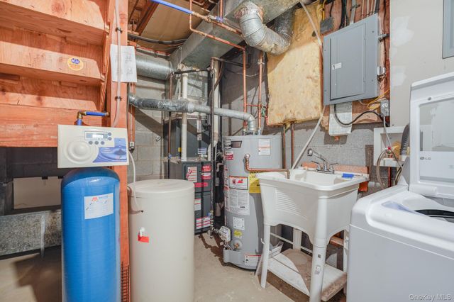 4 Meadow Way, Hopewell Junction, NY 12533