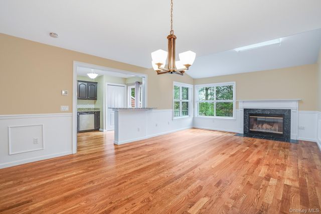 4 Meadow Way, Hopewell Junction, NY 12533