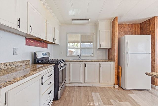 2250 Chestnut Street 20, San Bernardino, CA 92410