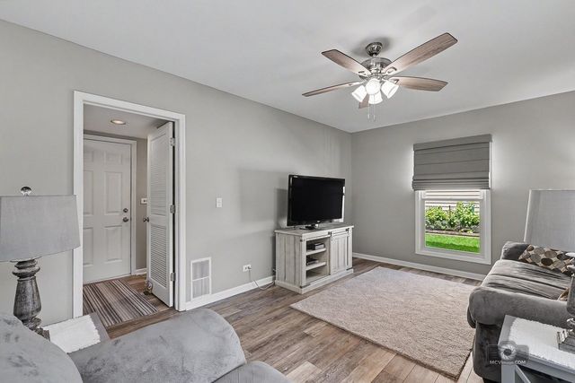 392 Basswood Court, Carol Stream, IL 60188