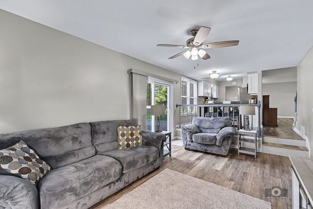 392 Basswood Court, Carol Stream, IL 60188