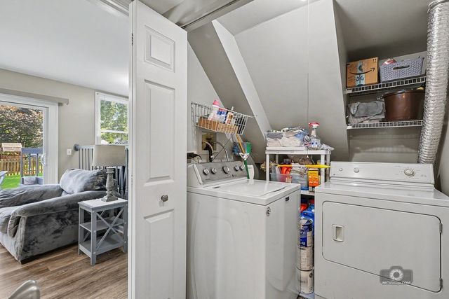 392 Basswood Court, Carol Stream, IL 60188
