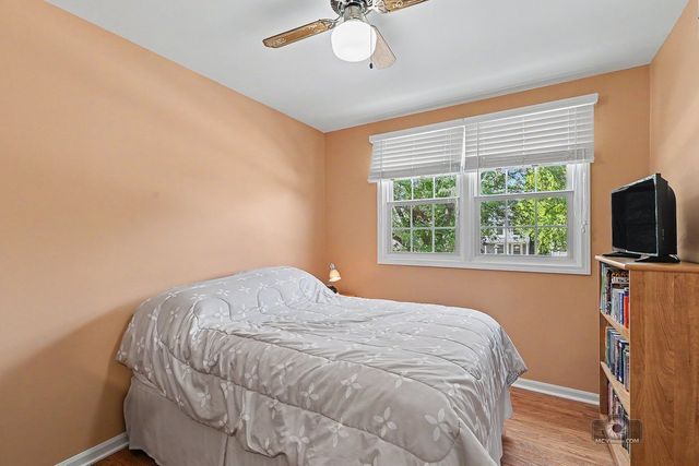 392 Basswood Court, Carol Stream, IL 60188