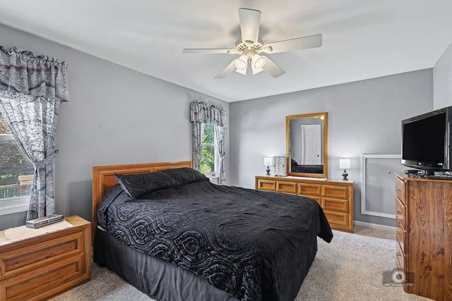 392 Basswood Court, Carol Stream, IL 60188