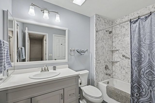 392 Basswood Court, Carol Stream, IL 60188