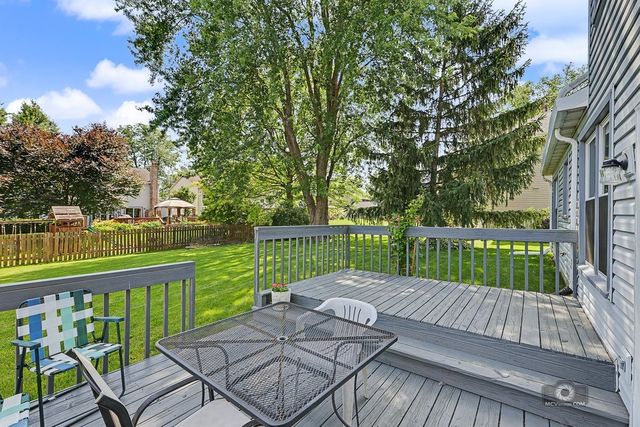 392 Basswood Court, Carol Stream, IL 60188