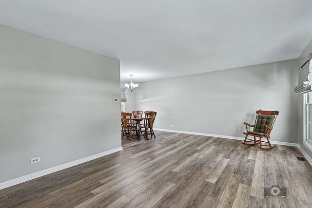 392 Basswood Court, Carol Stream, IL 60188