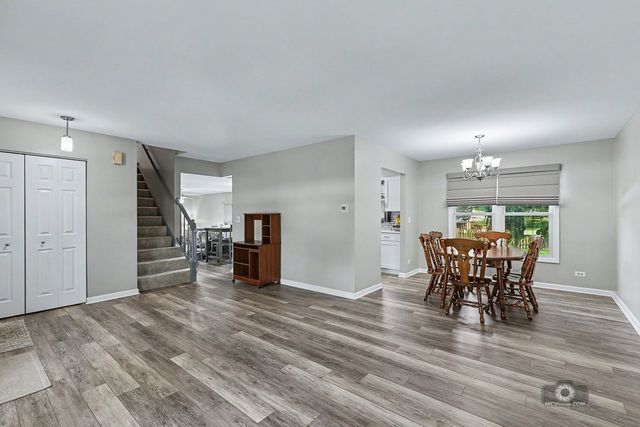 392 Basswood Court, Carol Stream, IL 60188