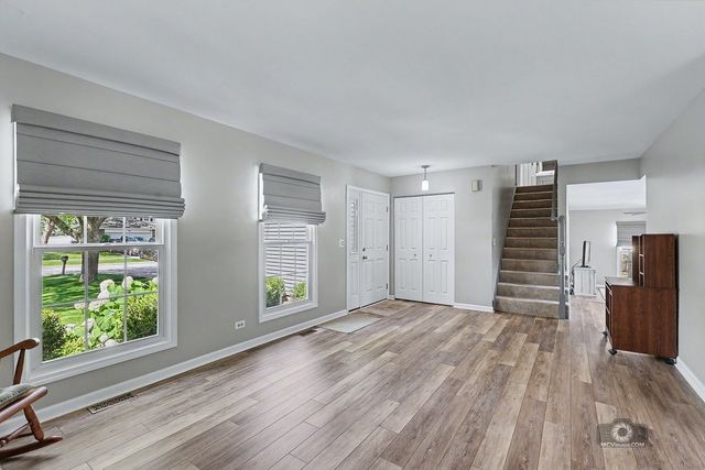 392 Basswood Court, Carol Stream, IL 60188