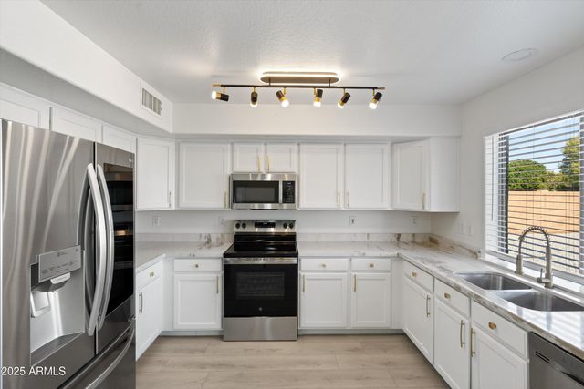 11204 W ROANOKE Avenue, Avondale, AZ 85392