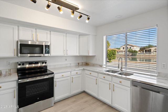 11204 W ROANOKE Avenue, Avondale, AZ 85392