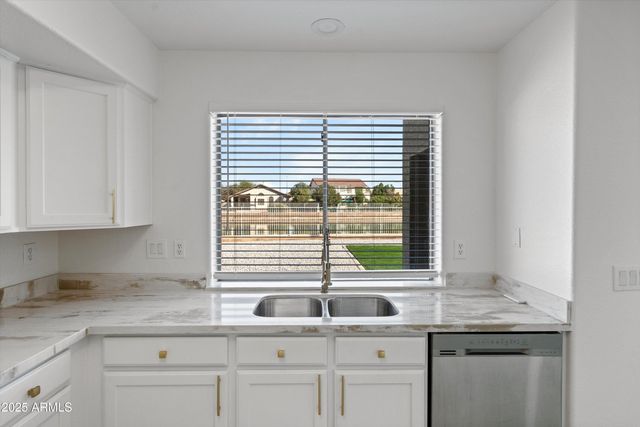 11204 W ROANOKE Avenue, Avondale, AZ 85392