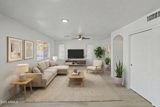 11204 W ROANOKE Avenue, Avondale, AZ 85392