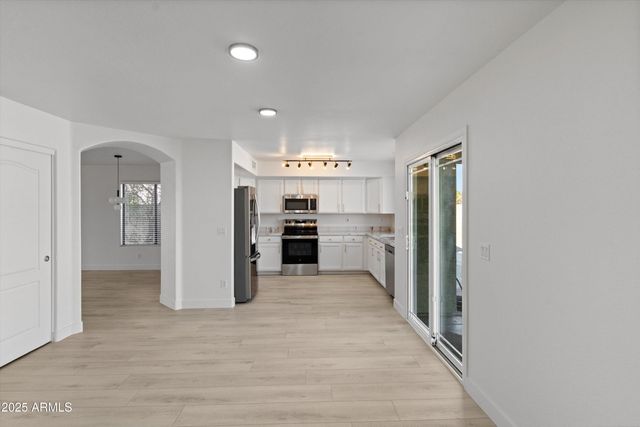 11204 W ROANOKE Avenue, Avondale, AZ 85392