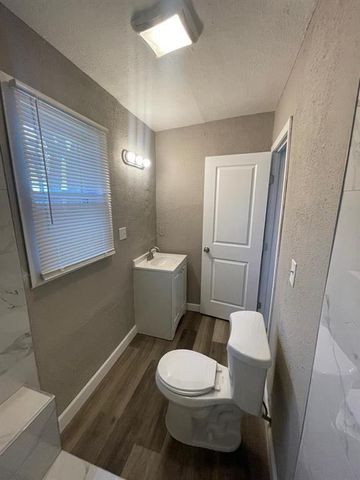 1025 Waverly Avenue, Kansas City, KS 66104