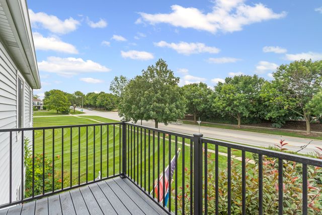 7050 Brighton Court 204, Woodridge, IL 60517