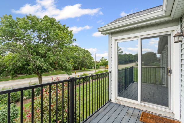 7050 Brighton Court 204, Woodridge, IL 60517