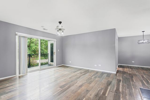 7050 Brighton Court 204, Woodridge, IL 60517